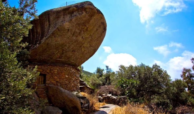 rock-houses-against-pirates-in-ikaria