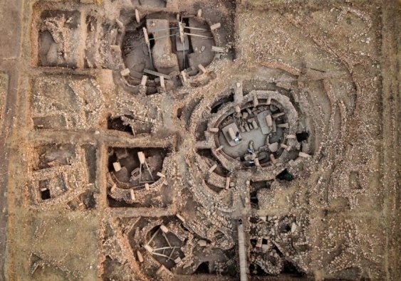 Aerial-view-of-Gobekli-Tepes-six-structures-for-orientation-of-the-central-pillars-of