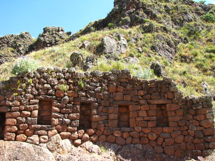 222381_2066187779382_5128921_n