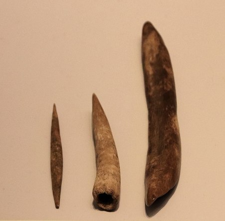Aurignacian Culture bone tools (needdle, points and tools for punching holes), Hayonim Cave, 30,000 BP.